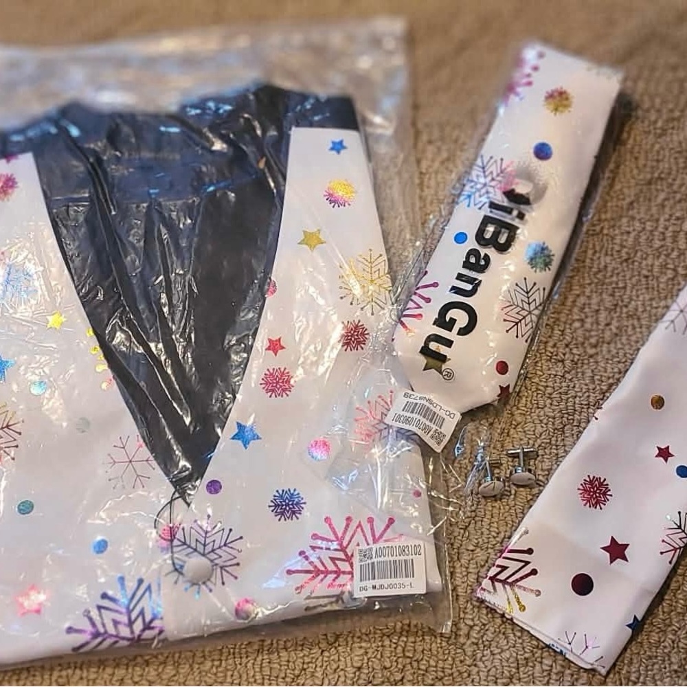 White Holiday Snowflake Blazer Vest with tie, cuff links and pocket square
